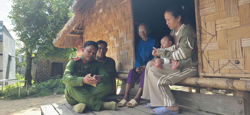 Hiệu quả từ mô hình “Tôi làm Công an xã” và phong trào “Bình dân học vụ số” tại xã La Dạ: Đột phá trong chuyển đổi số và ứng dụng trí tuệ nhân tạo